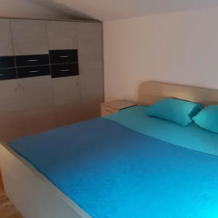 Apartman Zora Iii דירה *