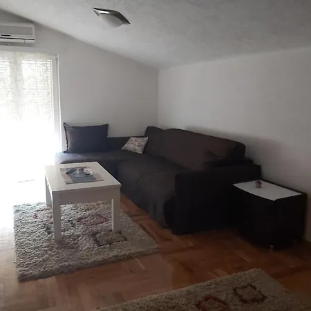 Apartman Zora Iii דירה *
